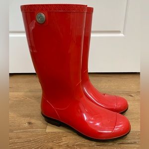 UGG Women’s Shaye Tall Red Rain boots High Gloss Sheepskin Lined Insole Size 10